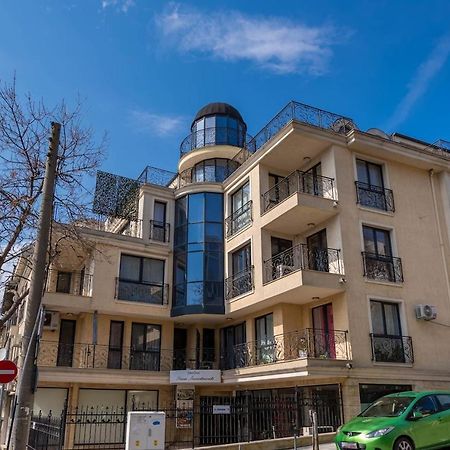 Minimalistic 1Br Flat With A Parking Spot Apartman Várna Kültér fotó