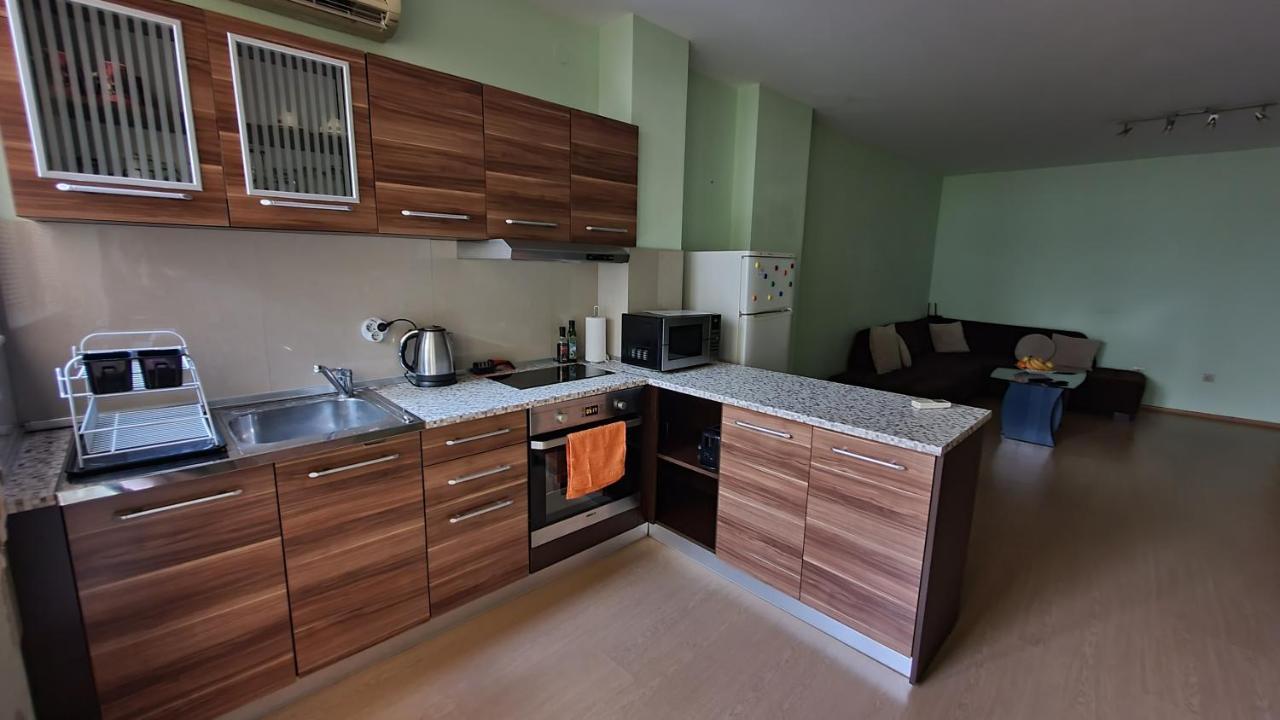 Minimalistic 1Br Flat With A Parking Spot Apartman Várna Kültér fotó