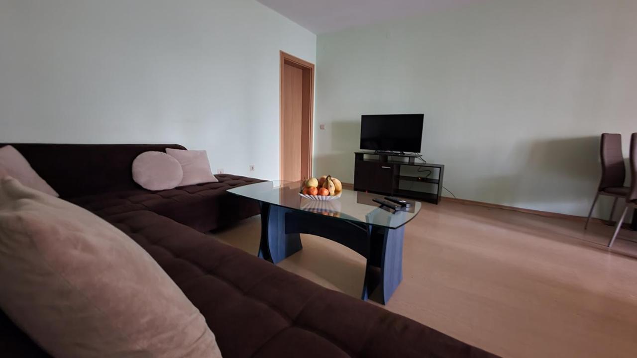 Minimalistic 1Br Flat With A Parking Spot Apartman Várna Kültér fotó