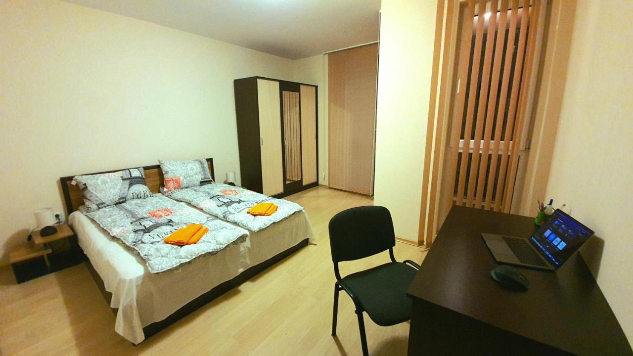Minimalistic 1Br Flat With A Parking Spot Apartman Várna Kültér fotó