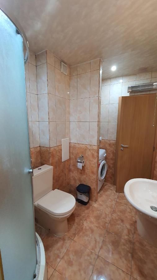 Minimalistic 1Br Flat With A Parking Spot Apartman Várna Kültér fotó
