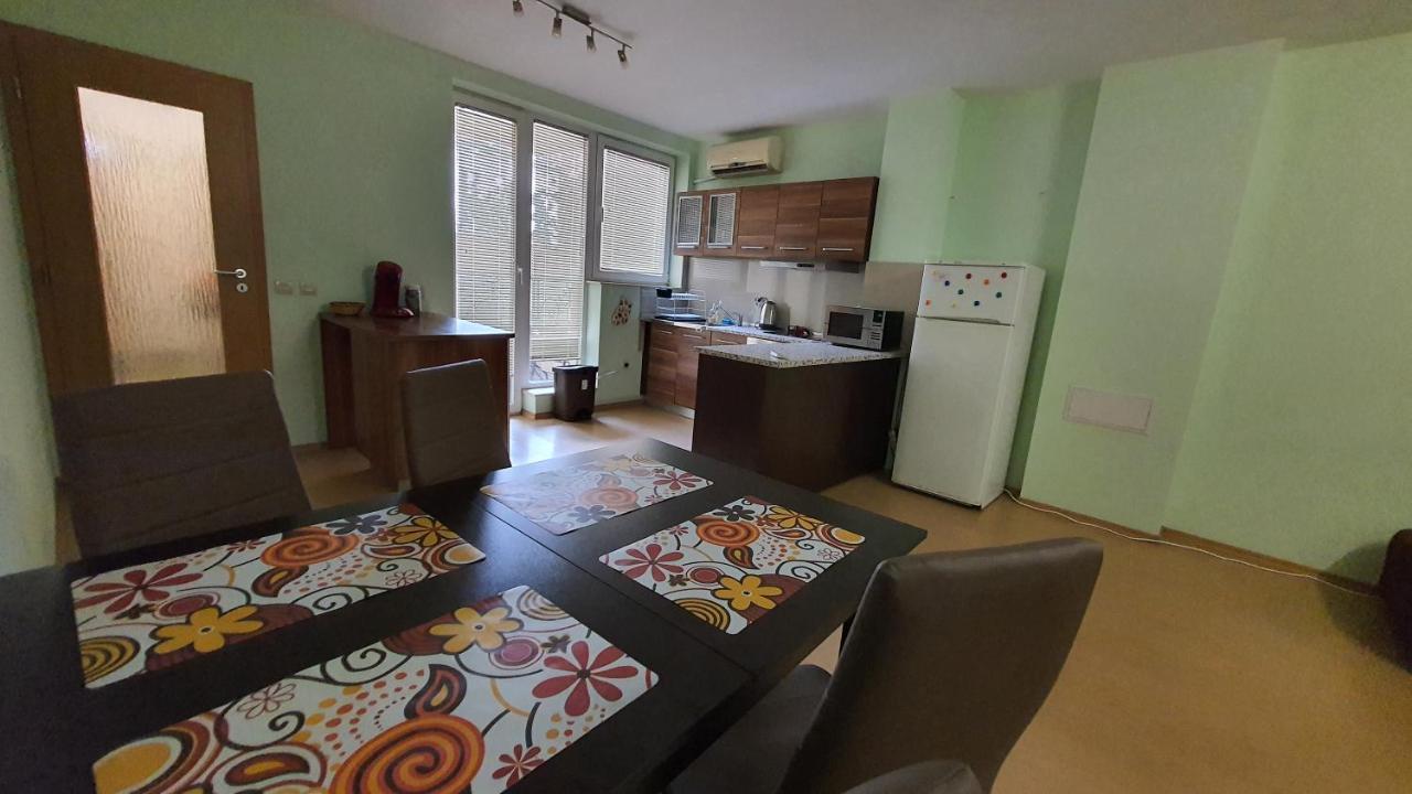 Minimalistic 1Br Flat With A Parking Spot Apartman Várna Kültér fotó